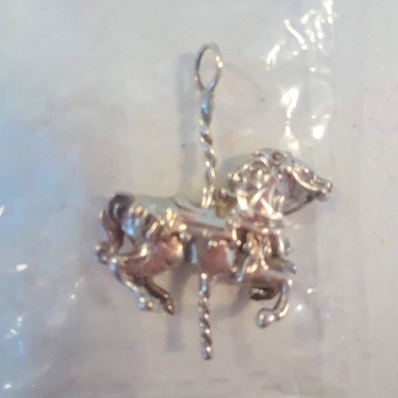 Sterling Silver Carousel horse pendant - Picture 1 of 2